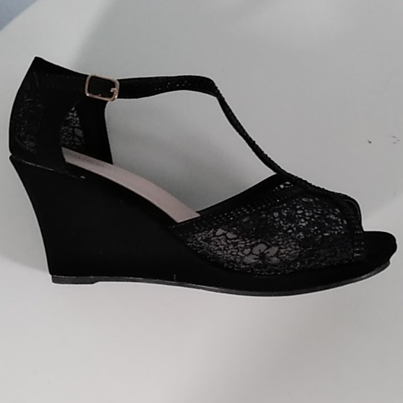 NWOT Black Beaded & Lace Sandals - Picture 4 of 8